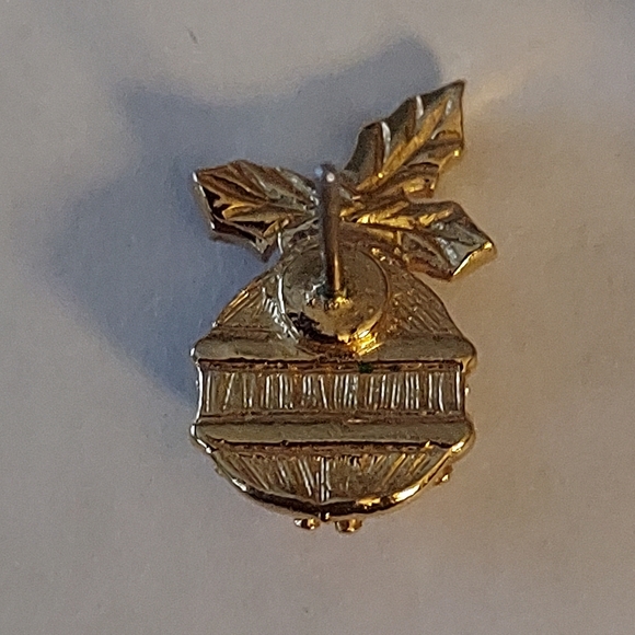 Avon Vintage Christmas Earrings - Picture 6 of 10